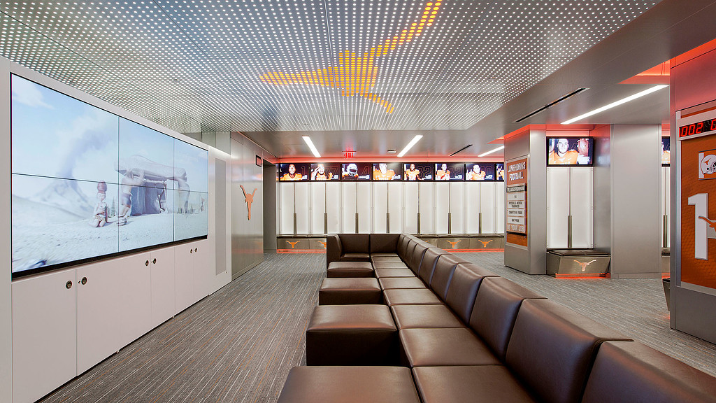 A room with a couch and a tv in it.