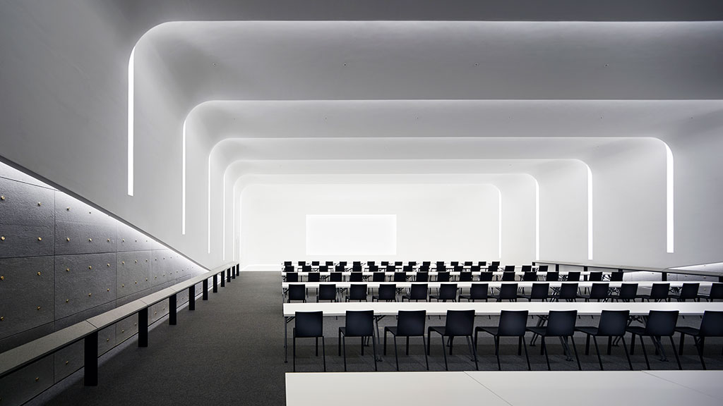 A room with chairs and a table.