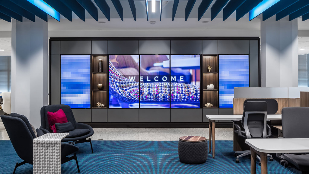 A room with chairs and a table.