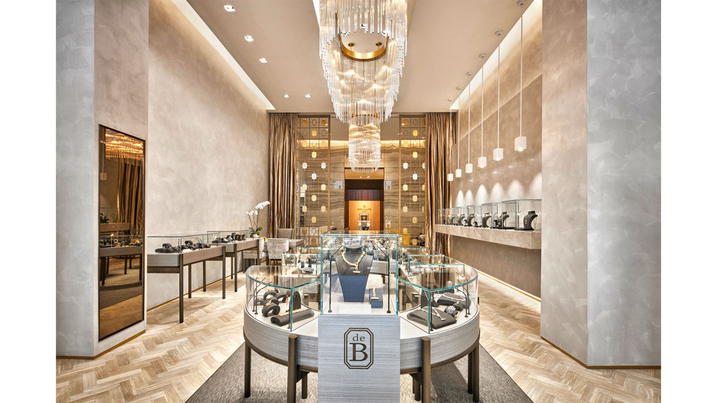 A room with a table and chairs.