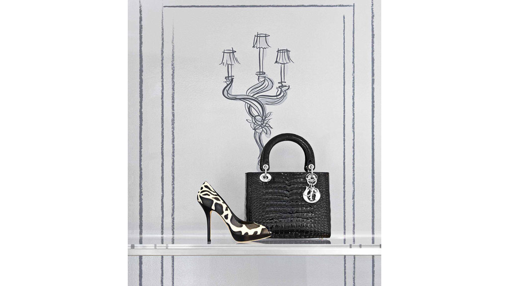 A purse and a purse.