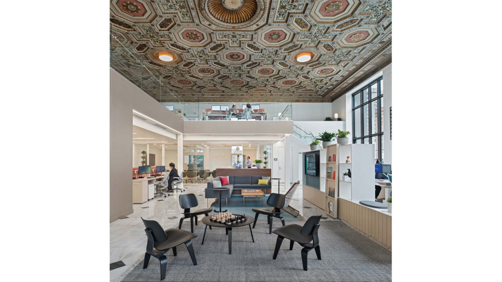 A room with chairs and tables.