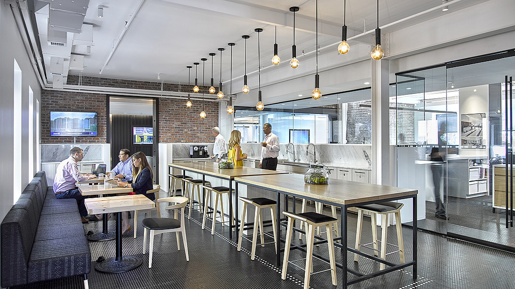 A group of people in a restaurant.