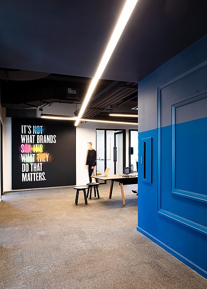 A person standing in a room.