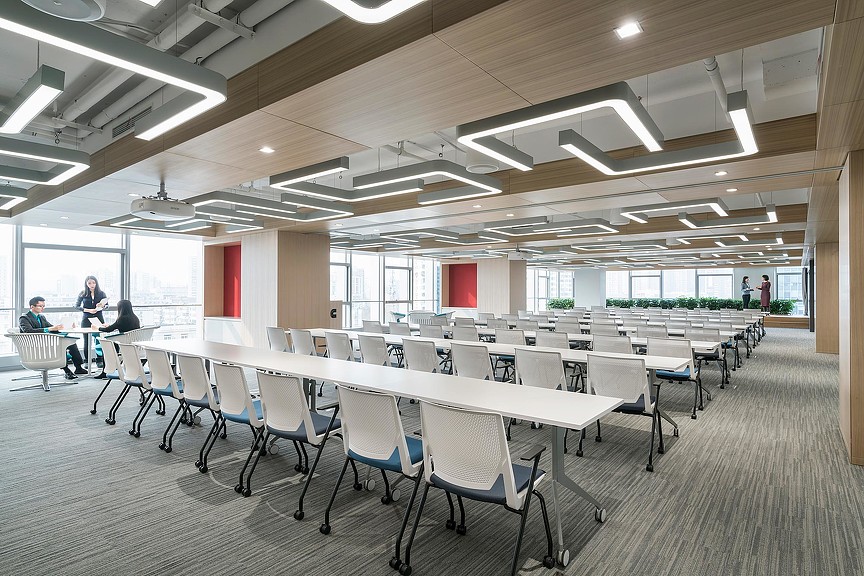 A room with tables and chairs.