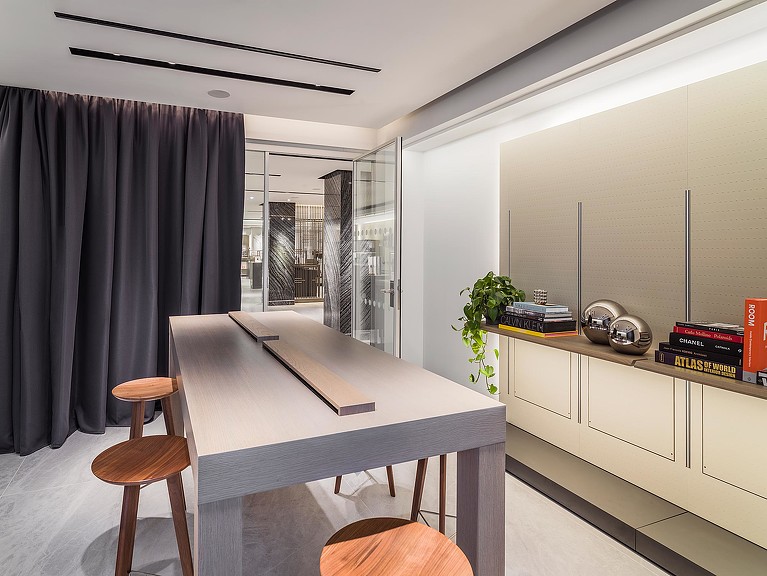 A table and chairs in a room.