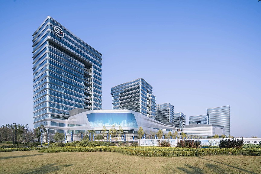 A large building with a glass front.