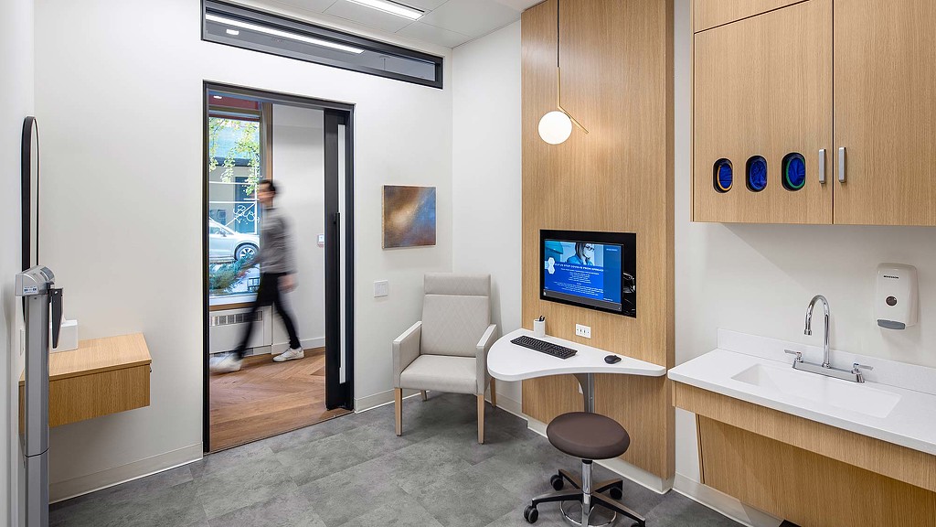 A room with a desk and a computer.