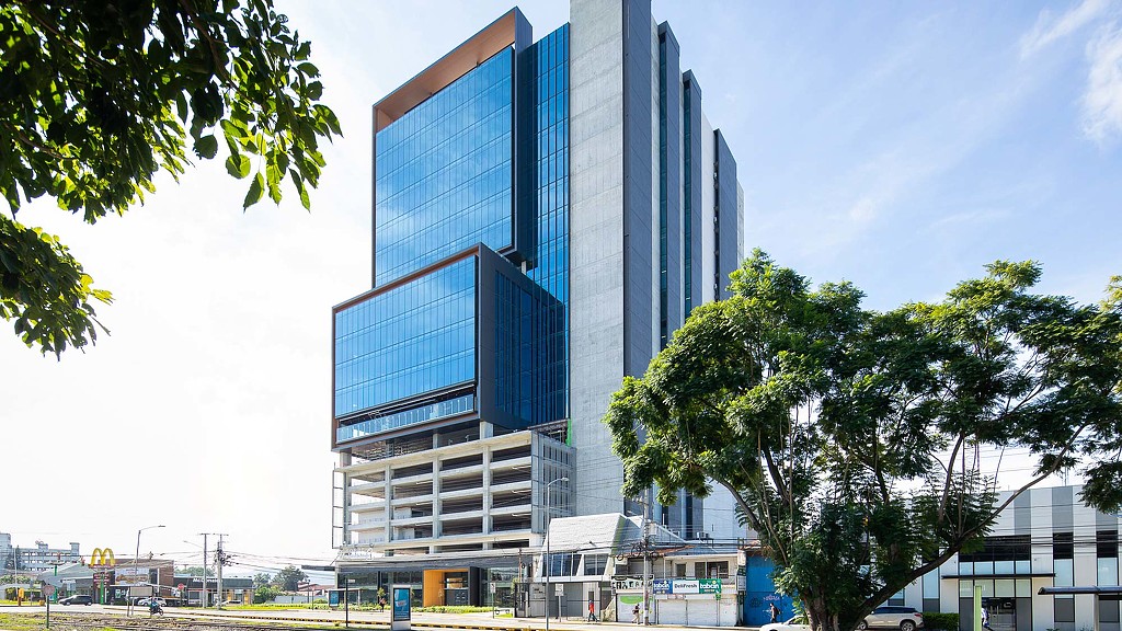 Torre Universal office and retail center