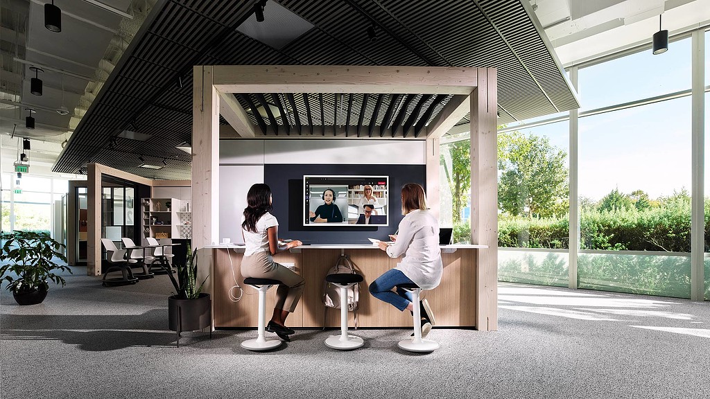 DIRTT Dallas showroom hybrid meeting
