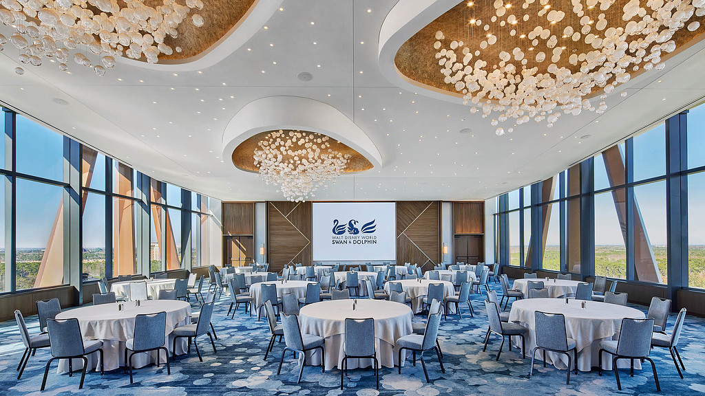 A room with tables and chairs.