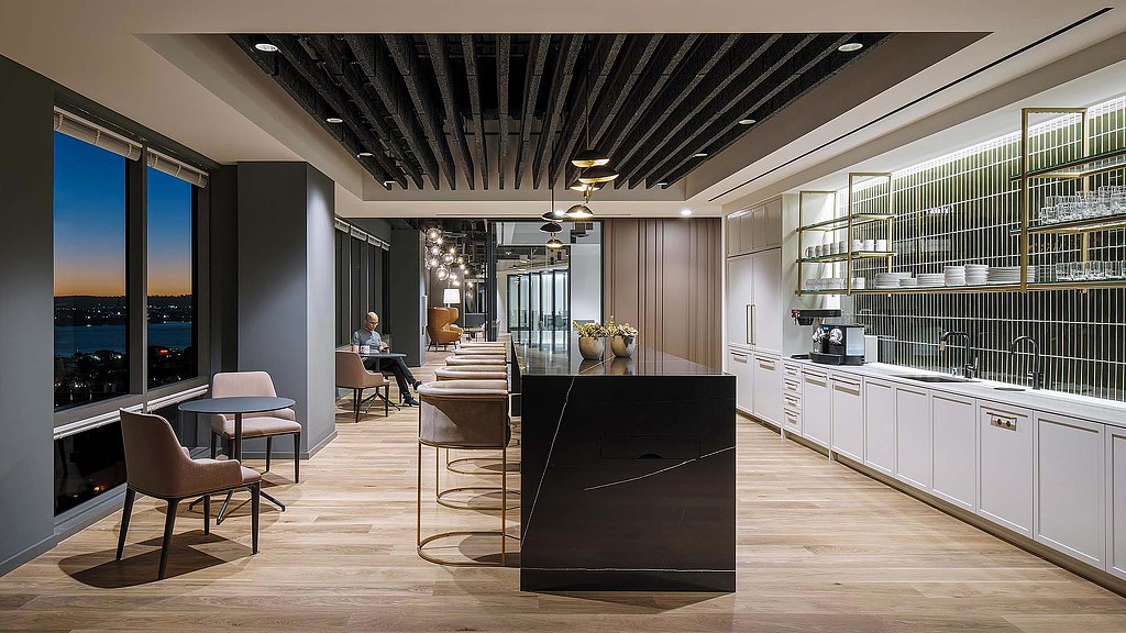 Barnes & Thornburg San Diego break room with island bar