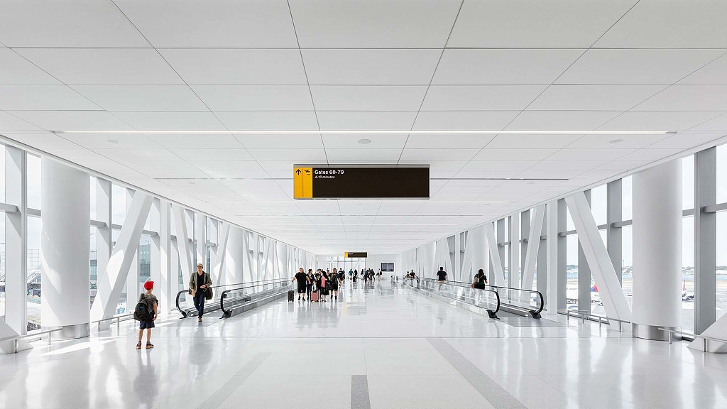 Delta LGA moving sidewalks to gates