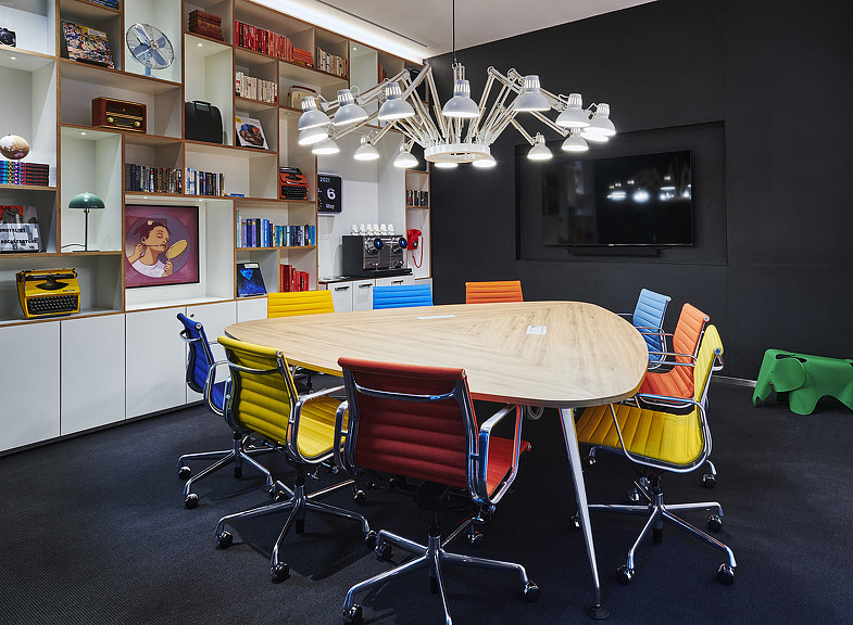 citizenM NoMa hotel conference table.