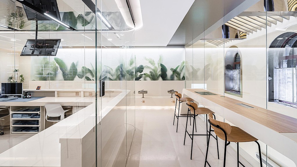 Honor Life Store co-working counter.
