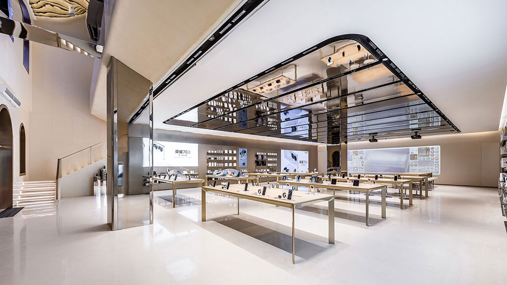 A large room with tables and chairs.