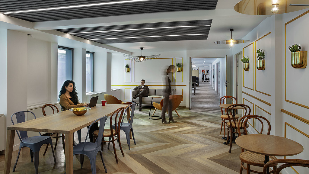 Equinix Paris cafe seating.