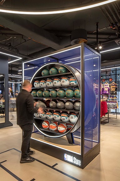 Shopper looking at basketball display at NBA Store Berlin.