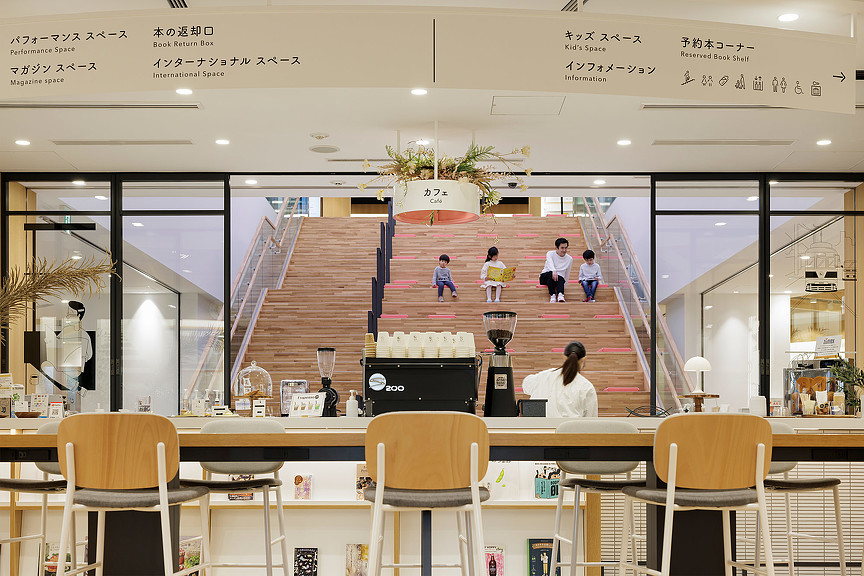 Toyohashi City Machinaka Library cafe