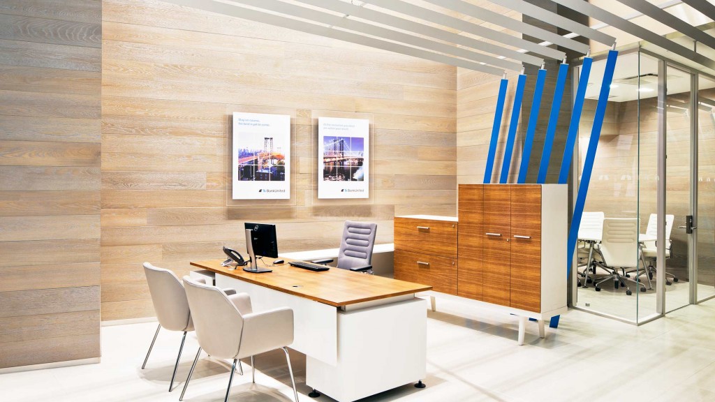 A room with a desk and chairs.
