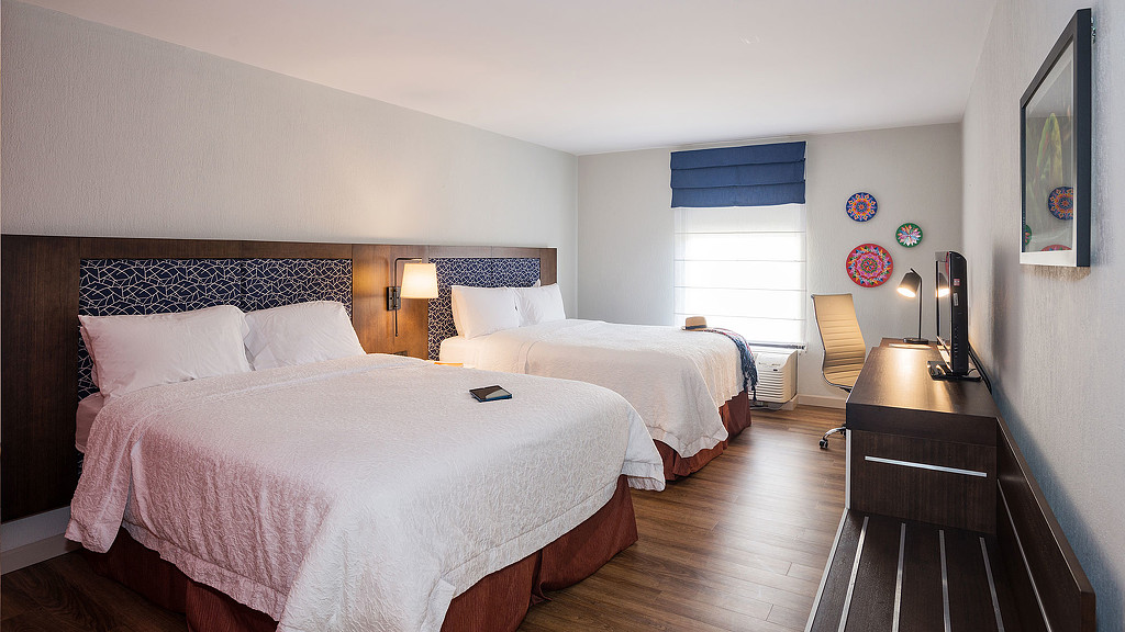 Hampton Inn Alajuela room with two beds