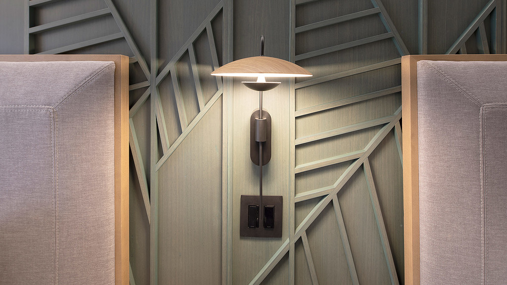 Marriott Courtyard Santo Domingo wall lamp closeup