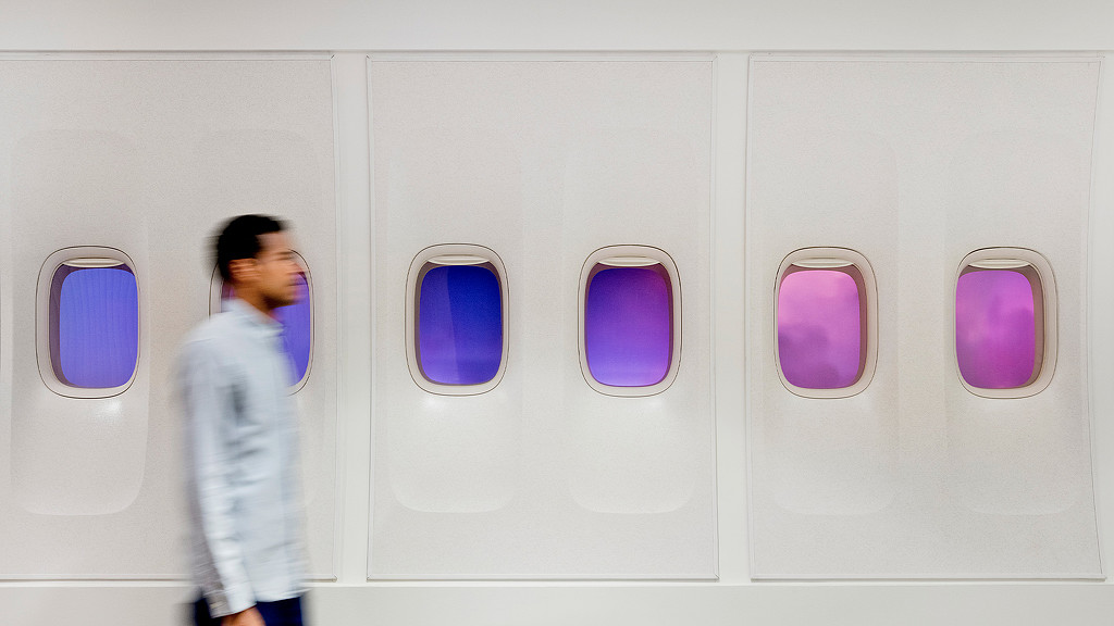 Airline windows in a hallway at United Airlines lounge