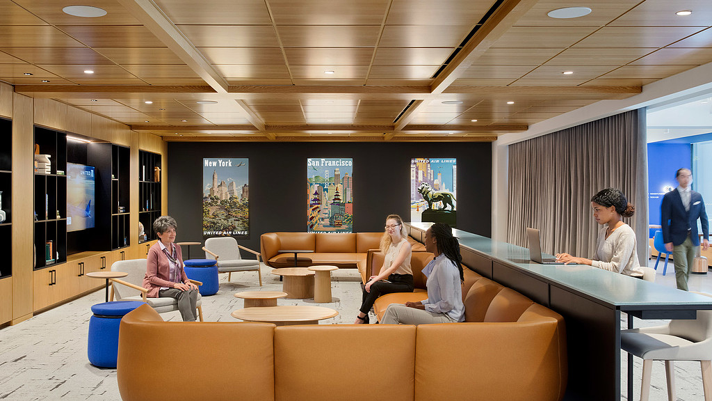 A warm toned seating area at United Airlines lounge