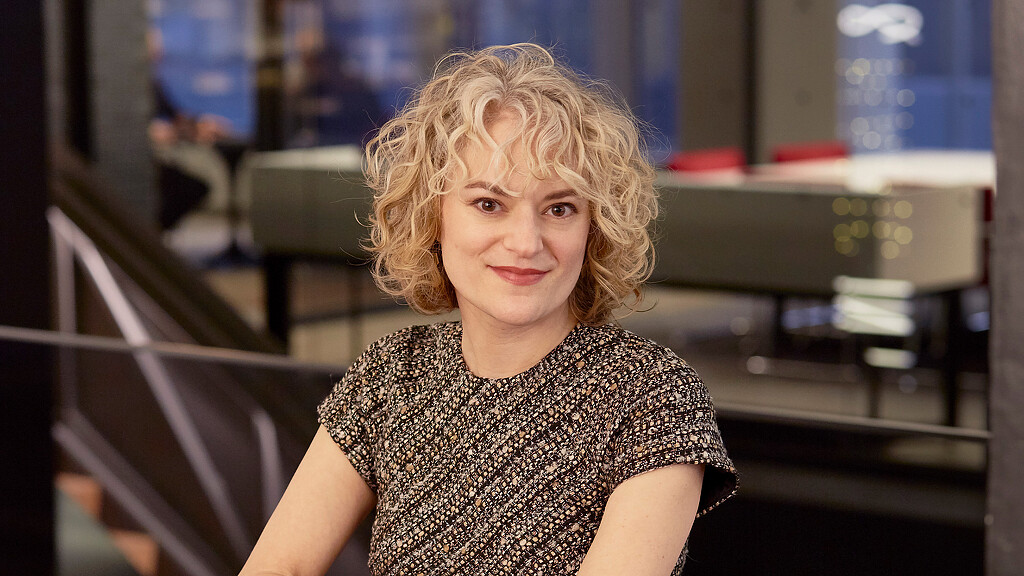 Lauren Adams headshot