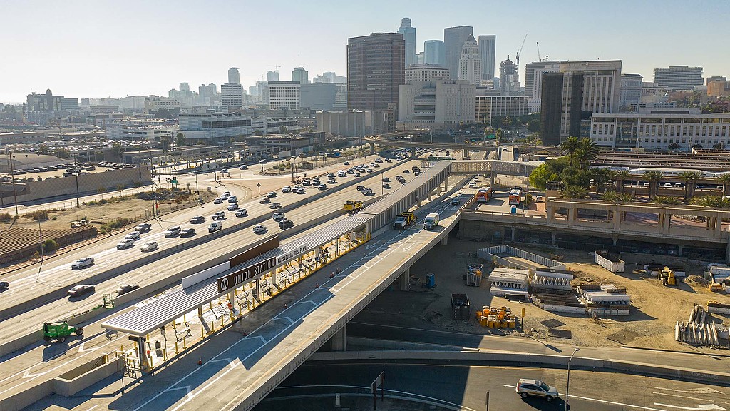 A busy highway in a city.