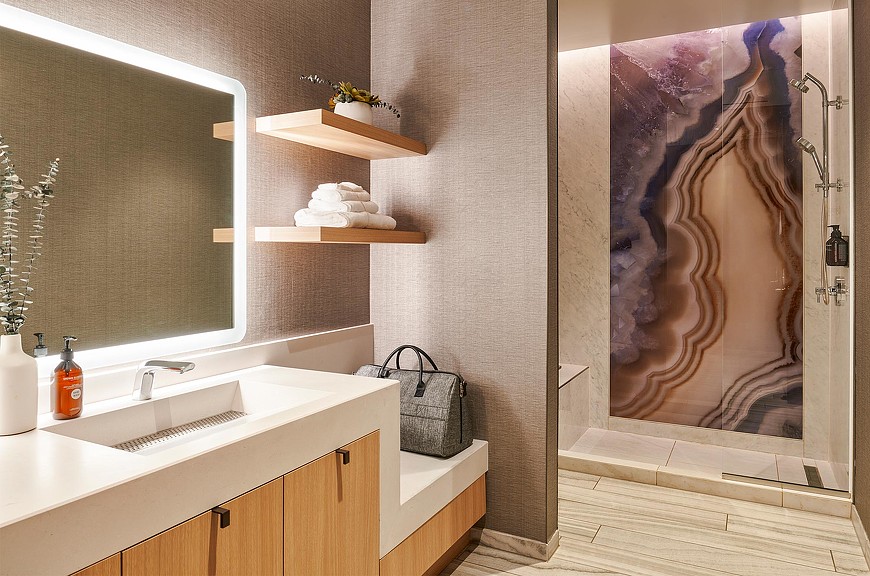 LAX T2 Delta Sky Club bathroom