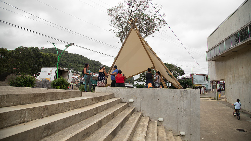 Sustainable shade structure by steps in Costa Rica