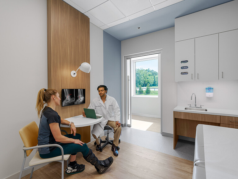 Montefiore Einstein Comprehensive Orthopedic & Spine Center patient room