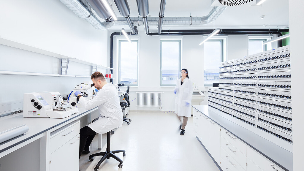 Two scientists in the Roche Potsdam laboratory