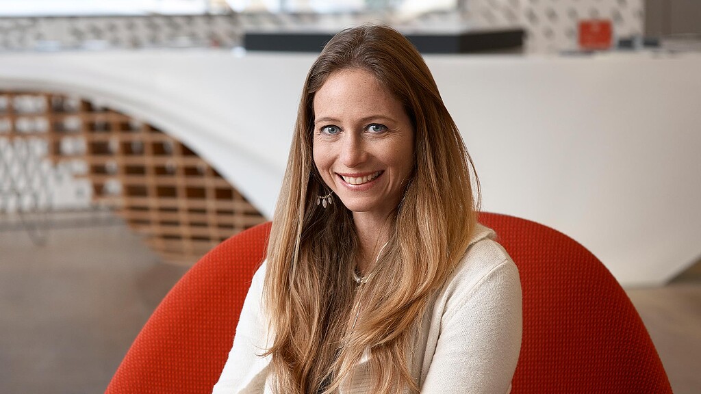 Karen Mozes headshot