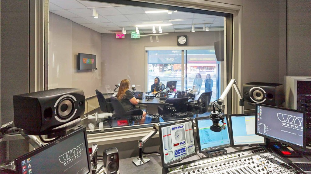 A room with computers and people.