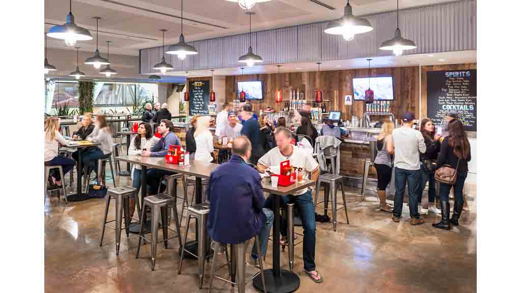 A large group of people at a restaurant.