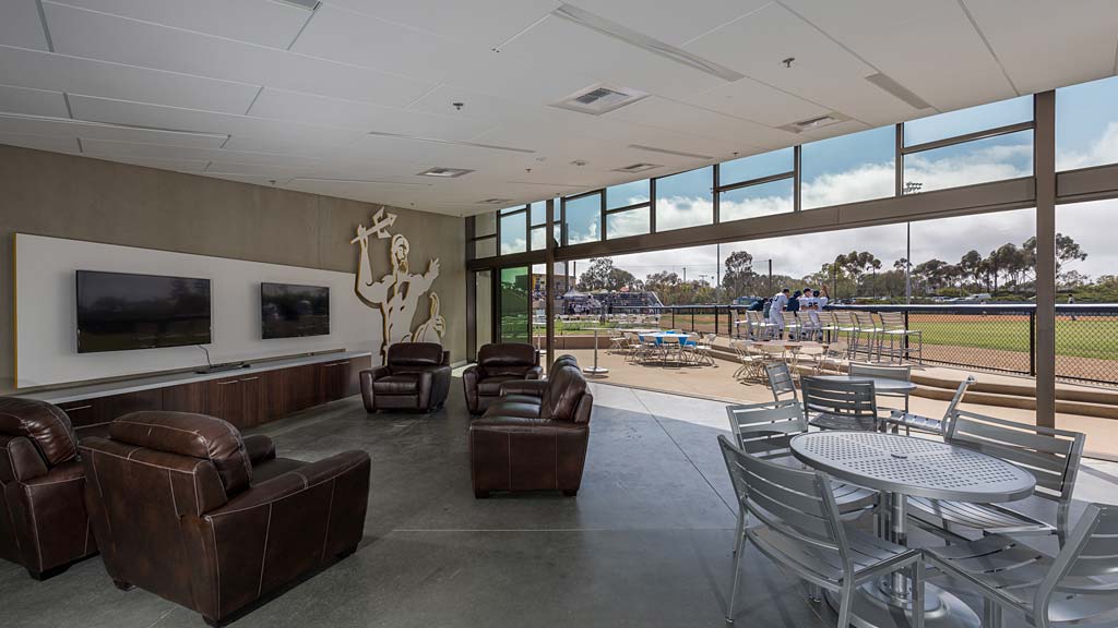 A room with chairs and tables.