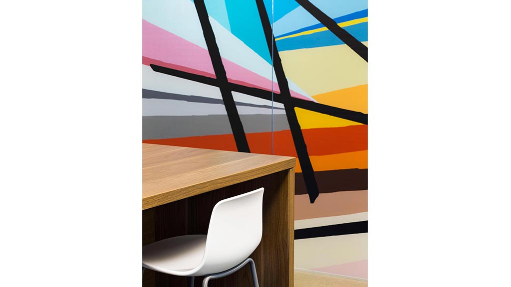 A table and chairs in front of a flag.