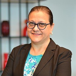 Aparna Khemani headshot