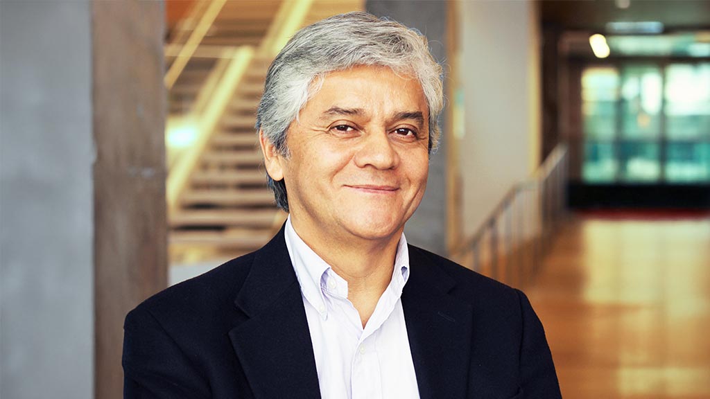 Carlos Cubillos headshot