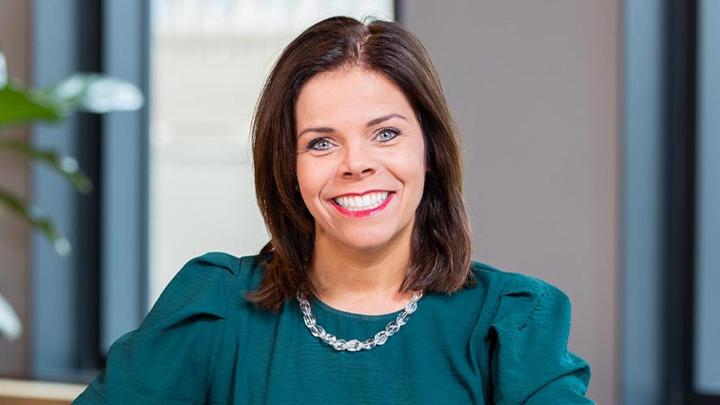 Deanne Erpelding headshot