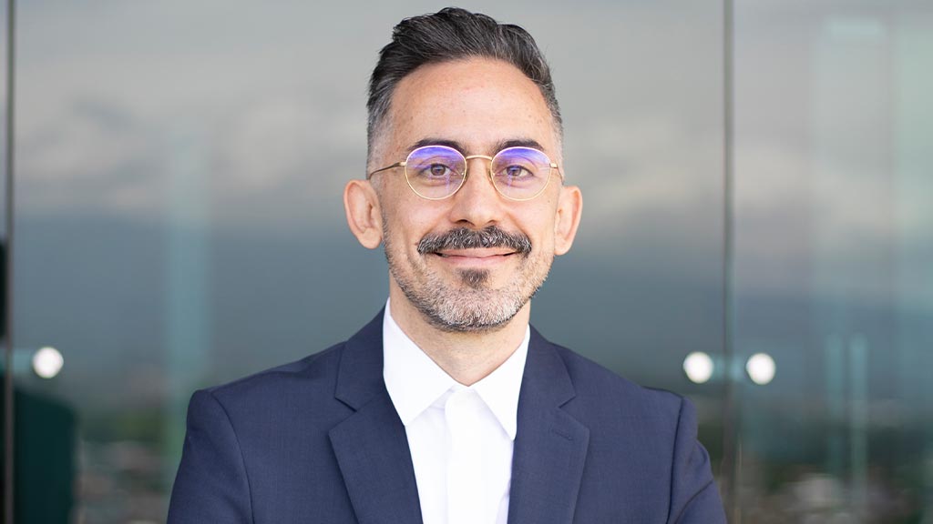 Carlos Pérez-Gavilán headshot