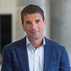Luis Santi-Merayo headshot