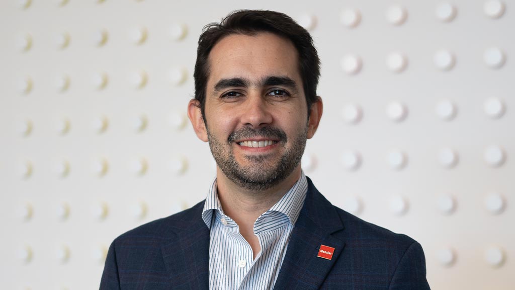 Javier Perez headshot