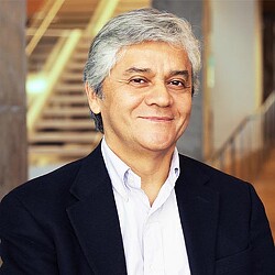 Carlos Cubillos headshot