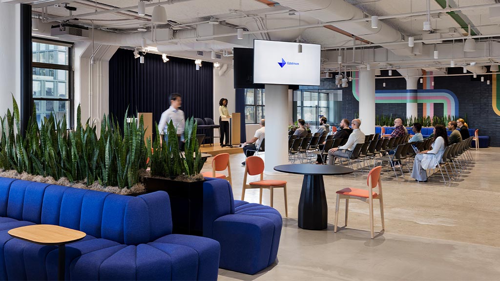 A group of people sitting in chairs.