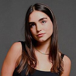 Emine Simsek headshot