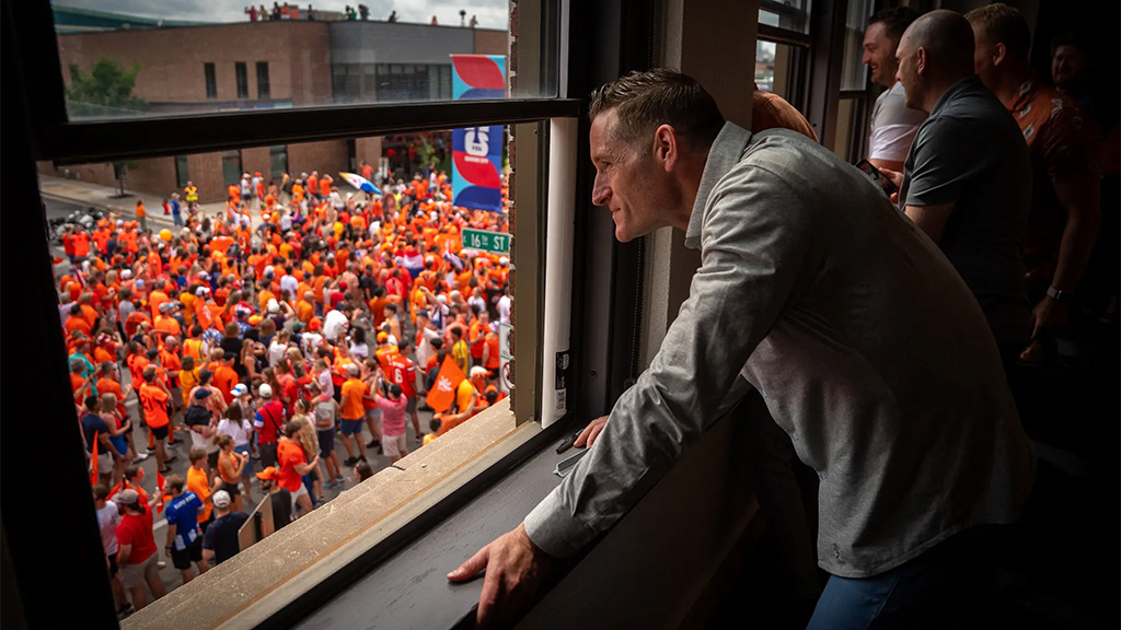 A man standing in front of a crowd of people.