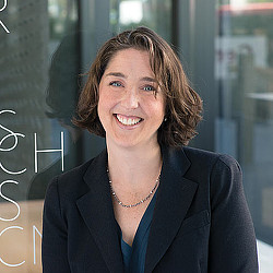 Elizabeth Brink headshot.